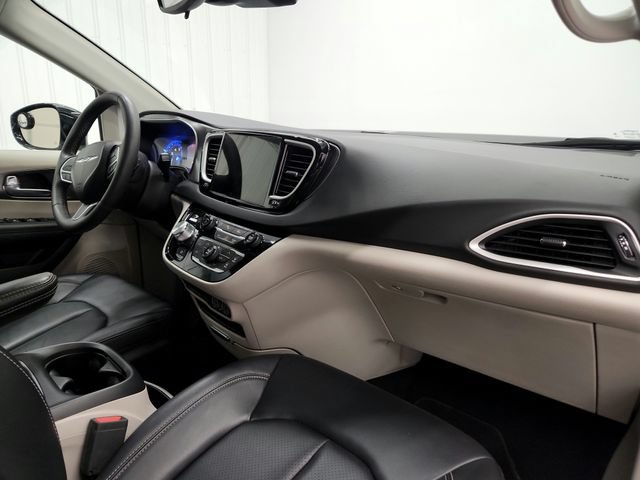 Used 2024 Chrysler Pacifica Touring-L FWD image 25