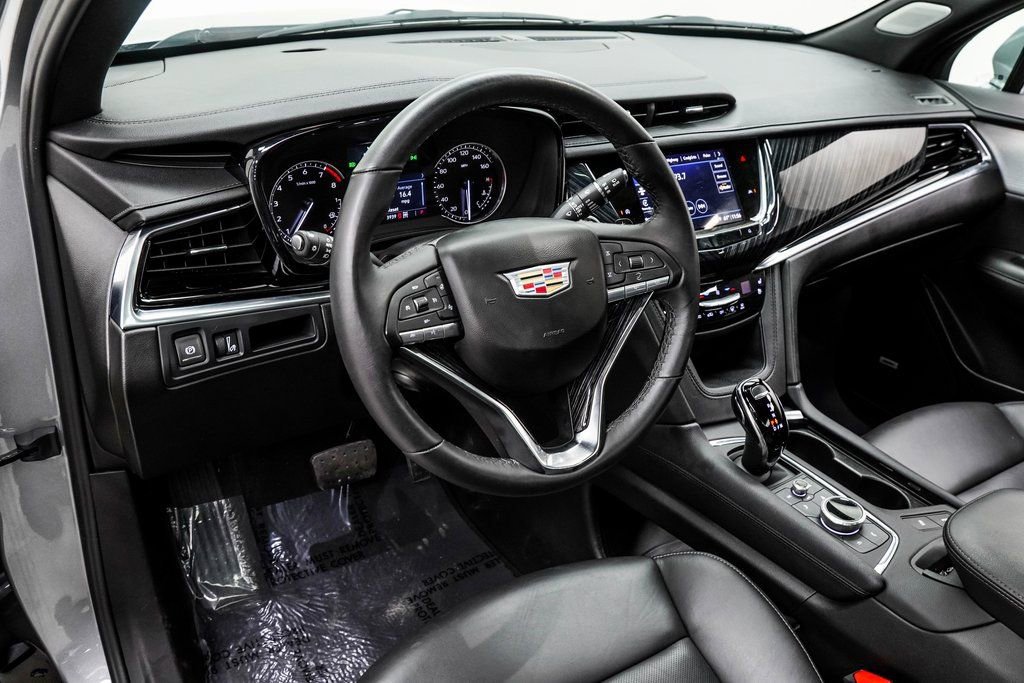 Used 2025 Cadillac XT6 Premium Luxury image 15
