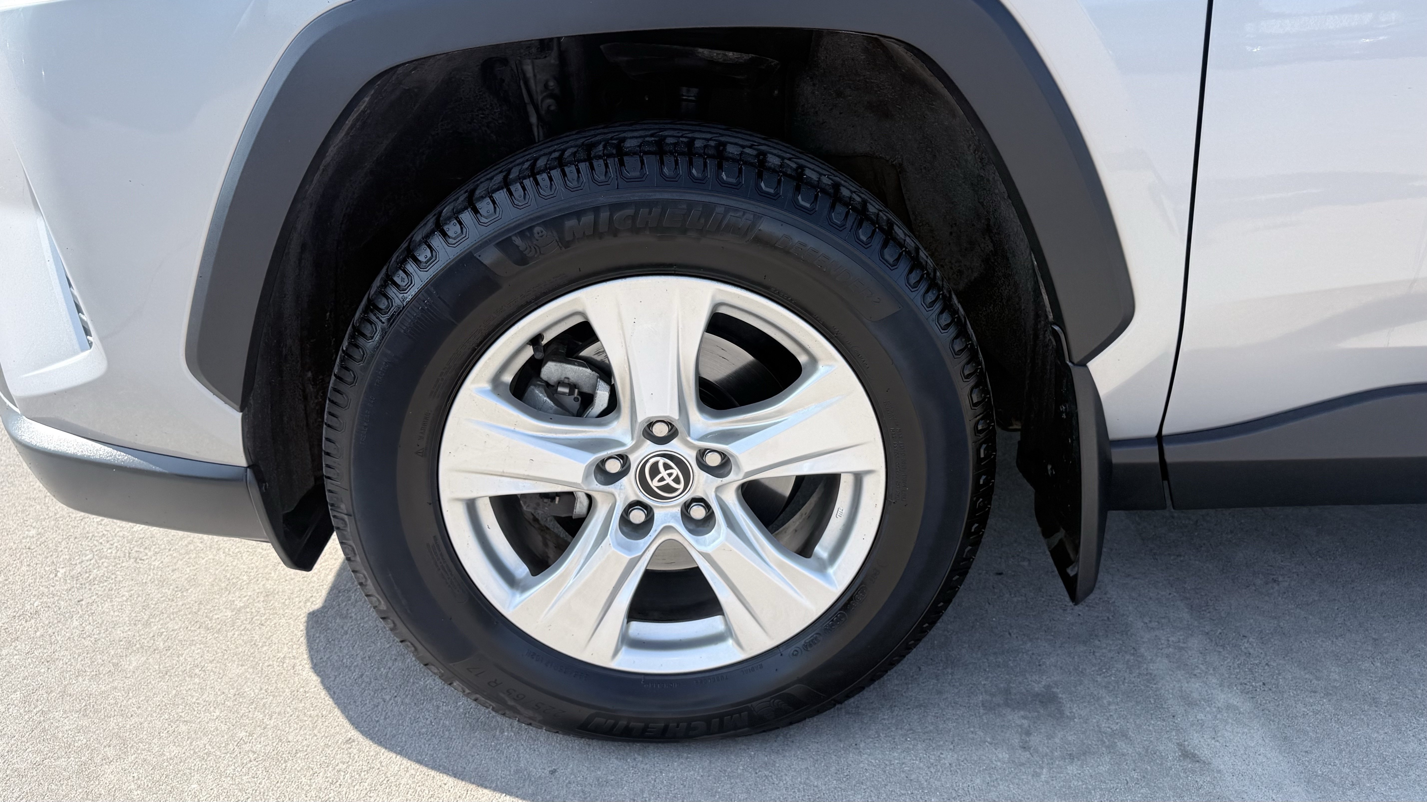 Used 2021 Toyota RAV4 XLE AWD/4WD image 13