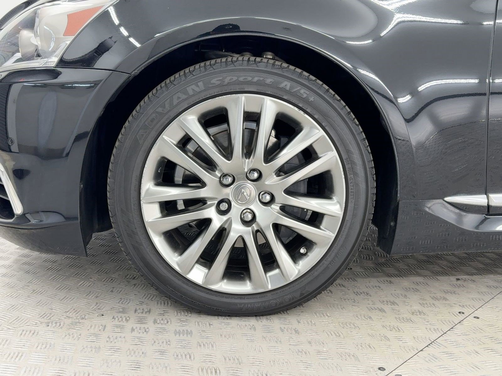 Used 2015 Lexus LS 460 w/ Comfort Package image 11