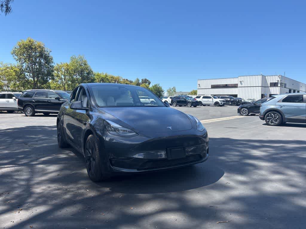 Used 2025 Tesla Model Y Long Range AWD/4WD image 1