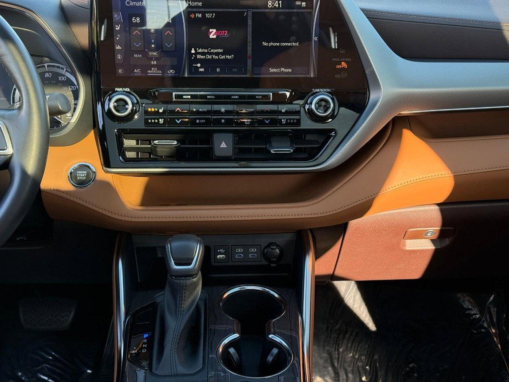 Used 2022 Toyota Highlander Platinum image 16