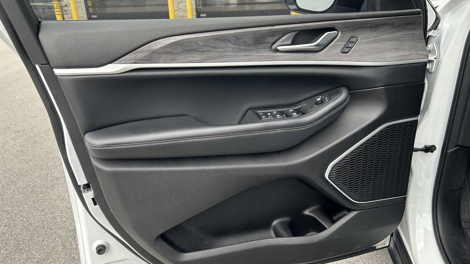 Used 2022 Jeep Grand Cherokee L Limited image 10