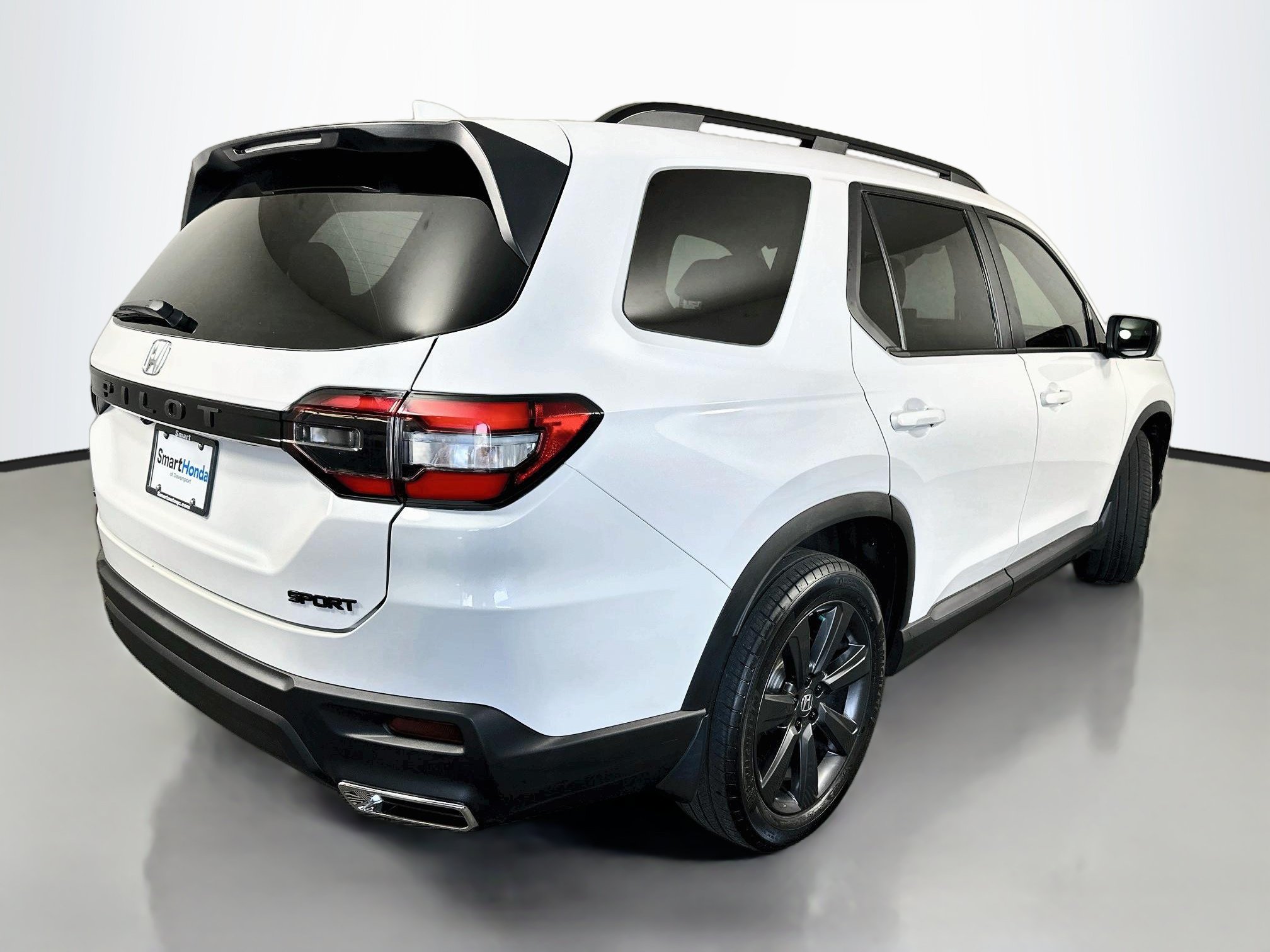 Used 2025 Honda Pilot Sport image 7
