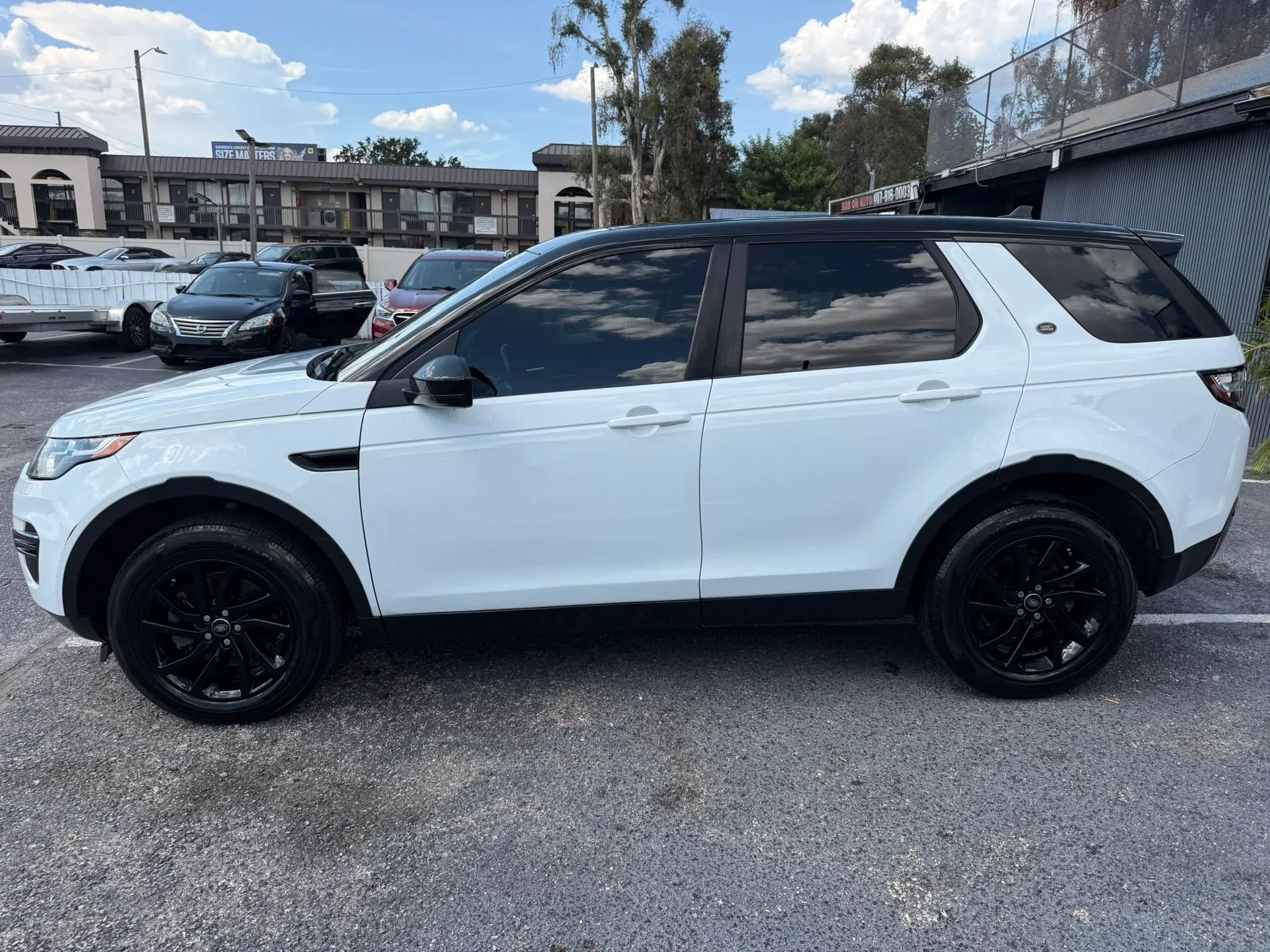 Used 2016 Land Rover Discovery Sport SE AWD/4WD image 4