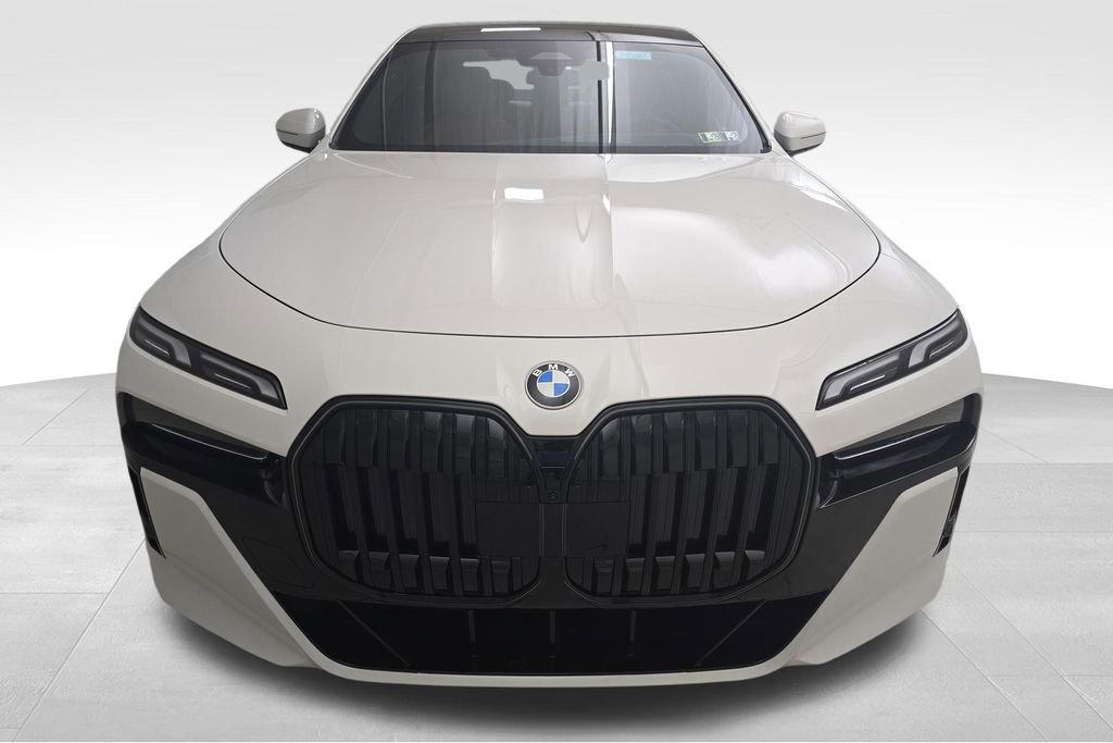 Used 2025 BMW 740i xDrive w/ Premium Package image 3