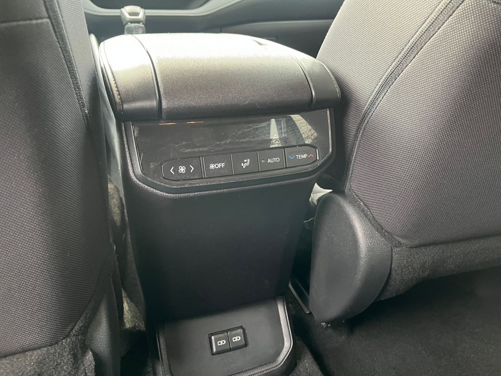 Used 2025 Toyota Highlander LE image 24