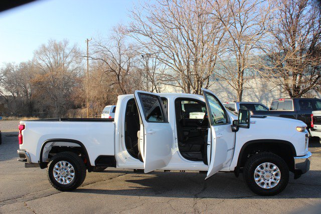 Used 2023 Chevrolet Silverado 2500 LT AWD/4WD image 18