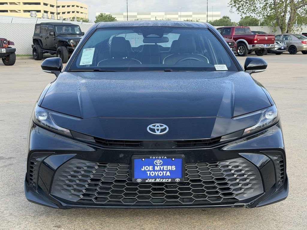Used 2025 Toyota Camry SE FWD image 3