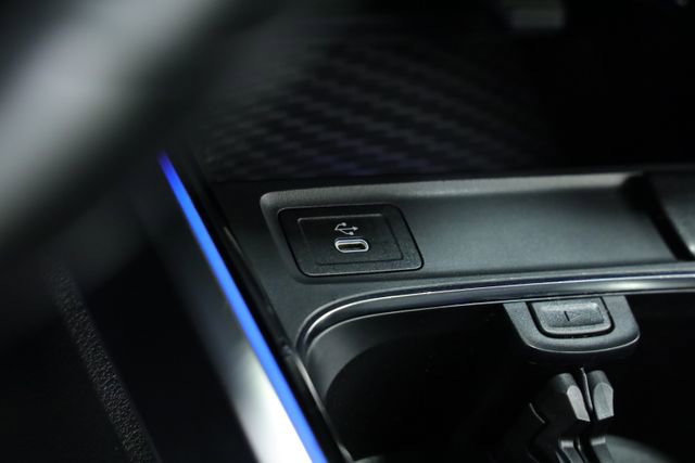 Used 2024 Mercedes-Benz GLB 250 4MATIC image 23