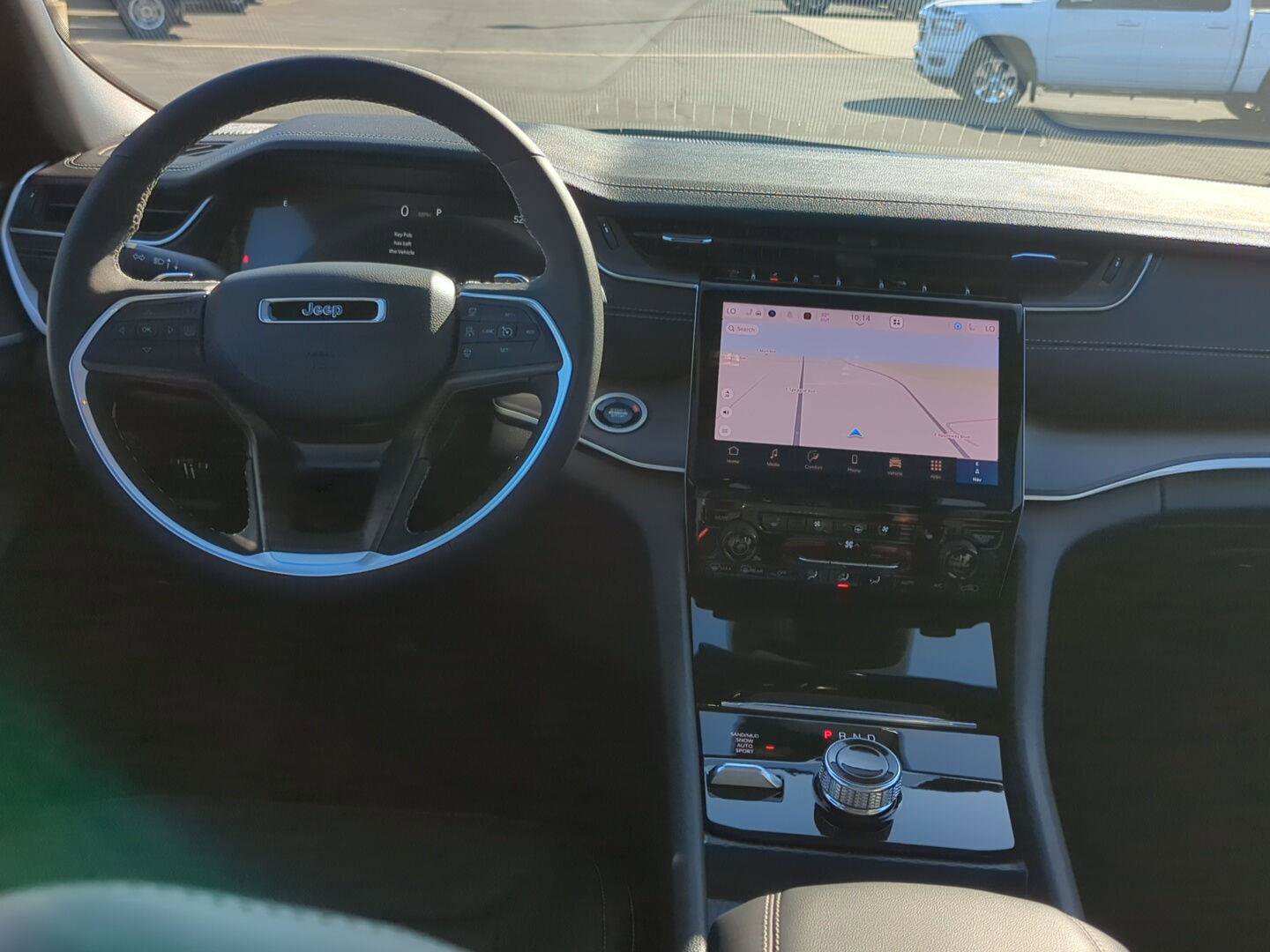 New 2025 Jeep Grand Cherokee Limited w/ Luxury Tech Group II image 10