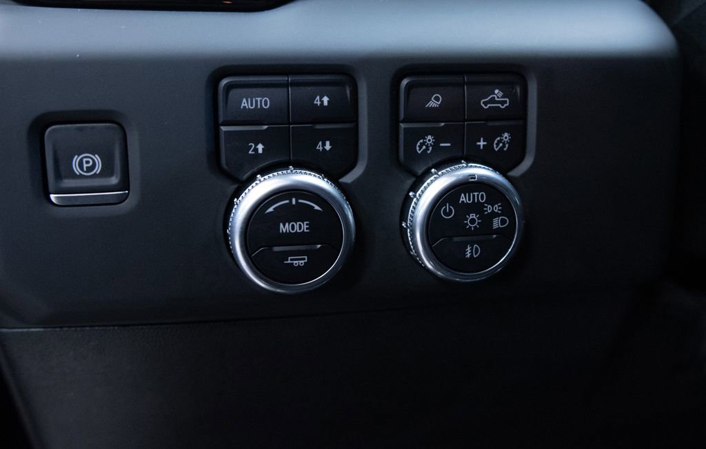 Used 2024 GMC Sierra 2500 AT4 w/ AT4 Preferred Package image 18