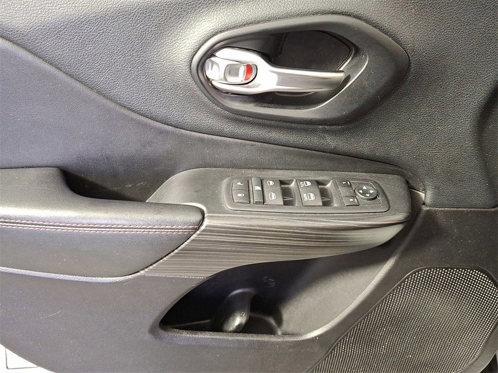 Used 2015 Jeep Cherokee Trailhawk w/ Cold Weather Group image 13