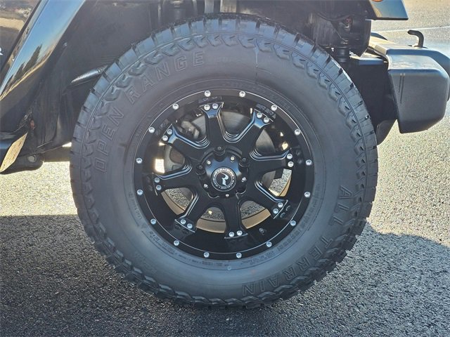 Used 2015 Jeep Wrangler Unlimited Sahara w/ Max Tow Package image 12