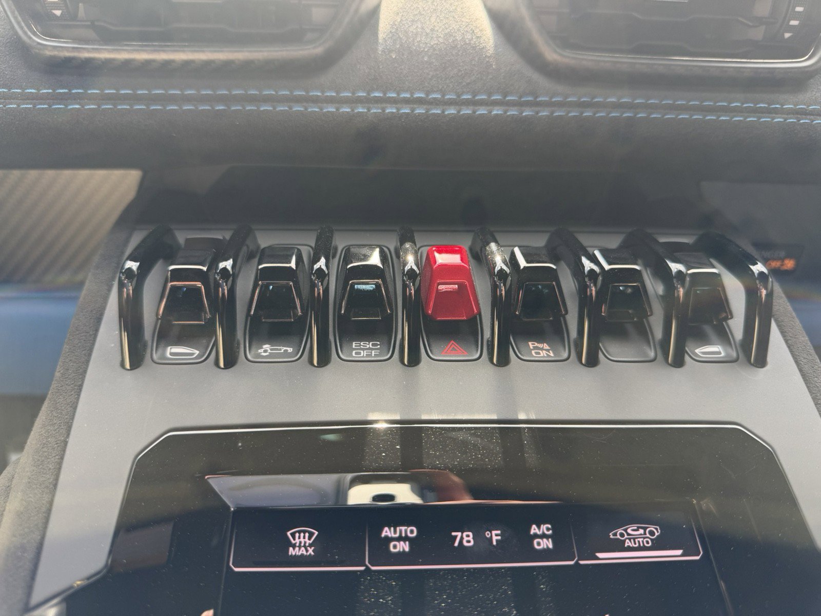 Used 2024 Lamborghini Huracan Tecnica image 17