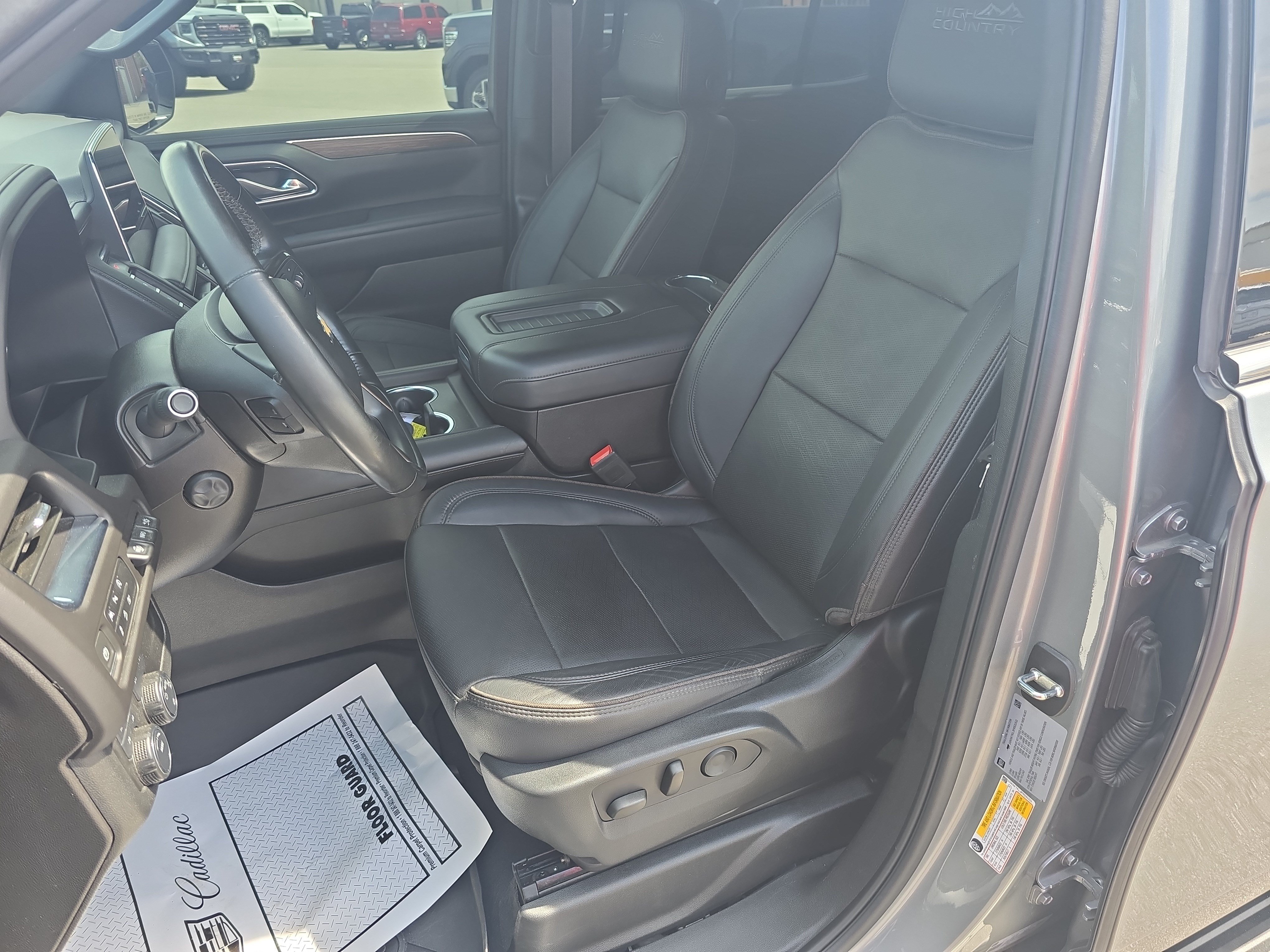Used 2023 Chevrolet Tahoe High Country w/ Premium Package 2 AWD/4WD image 16