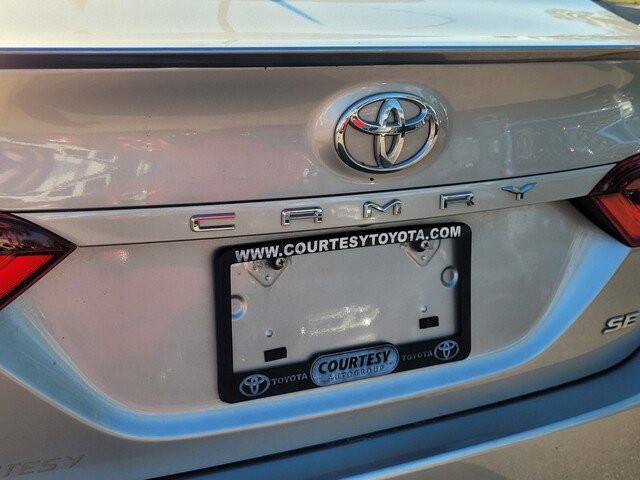 Used 2021 Toyota Camry SE image 9