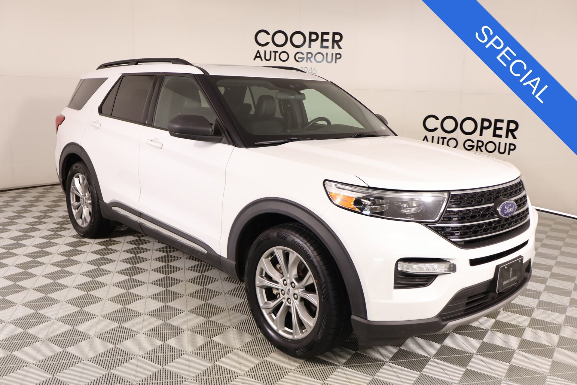 Used 2020 Ford Explorer XLT w/ Equipment Group 202A RWD image 1