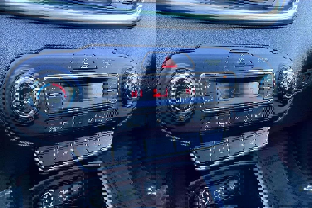 Used 2020 Kia Sorento LX w/ LX I4 Convenience Package image 32