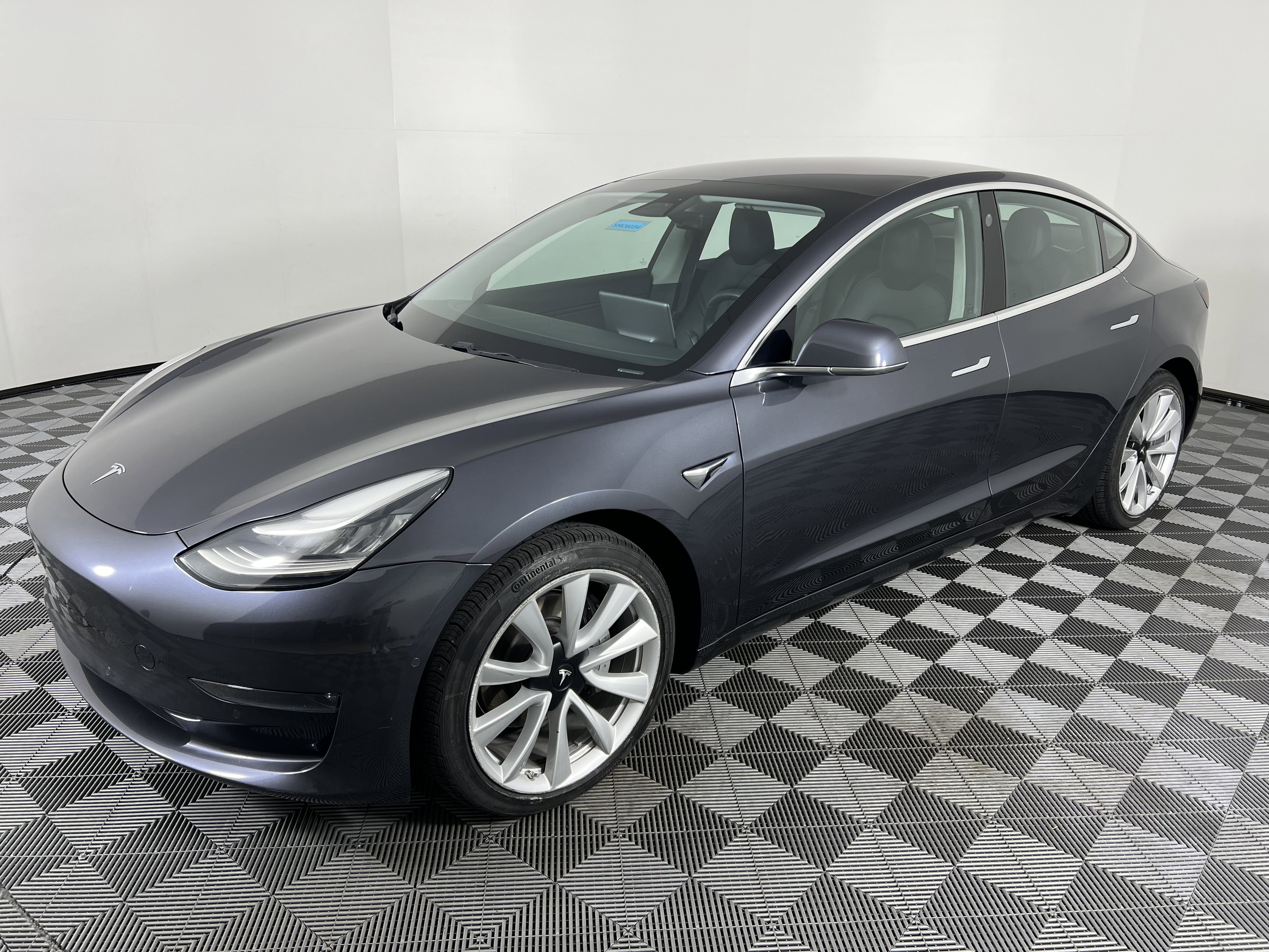 Used 2018 Tesla Model 3 Long Range RWD image 8