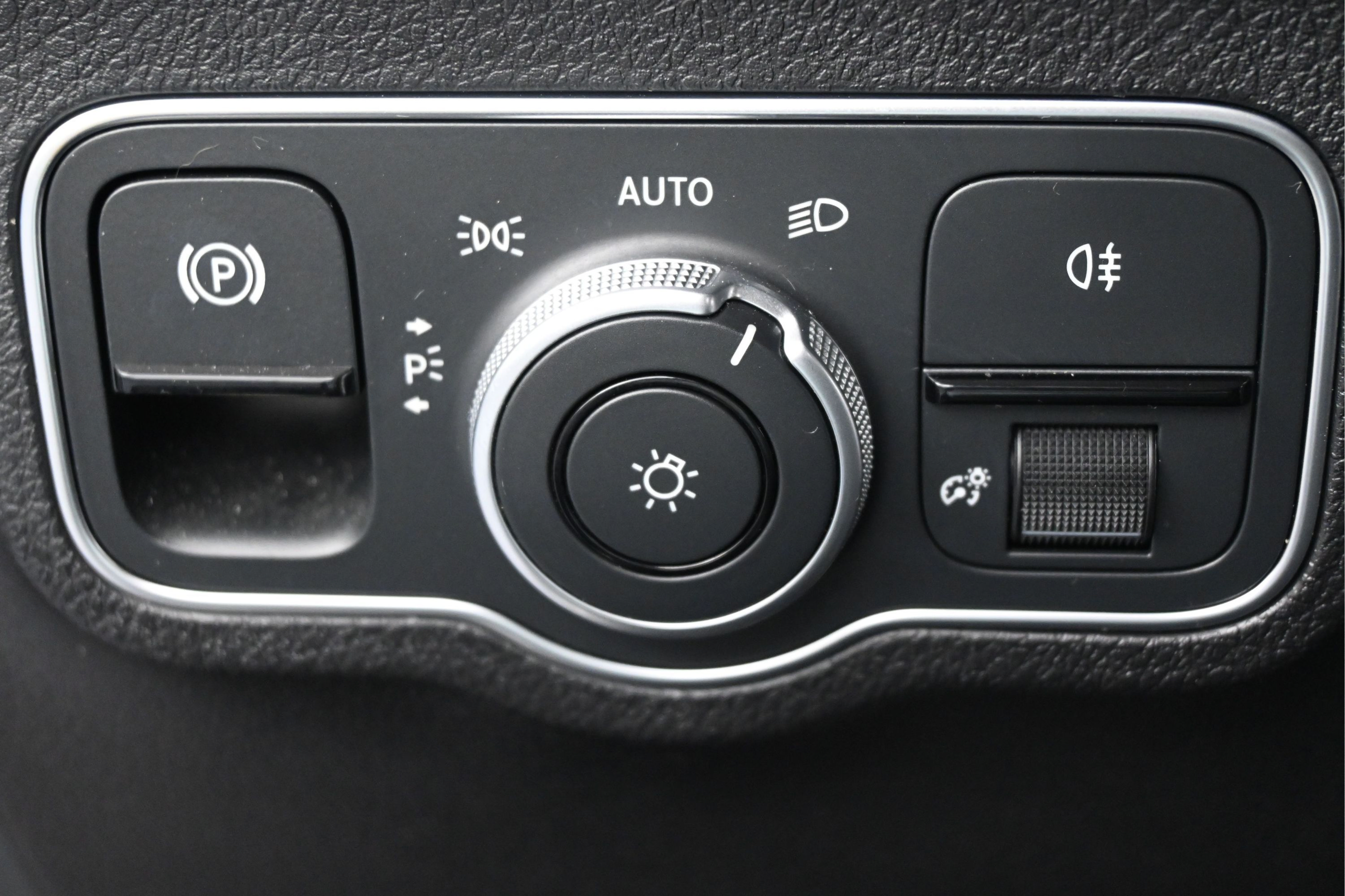 Used 2023 Mercedes-Benz EQB 300 4MATIC image 21