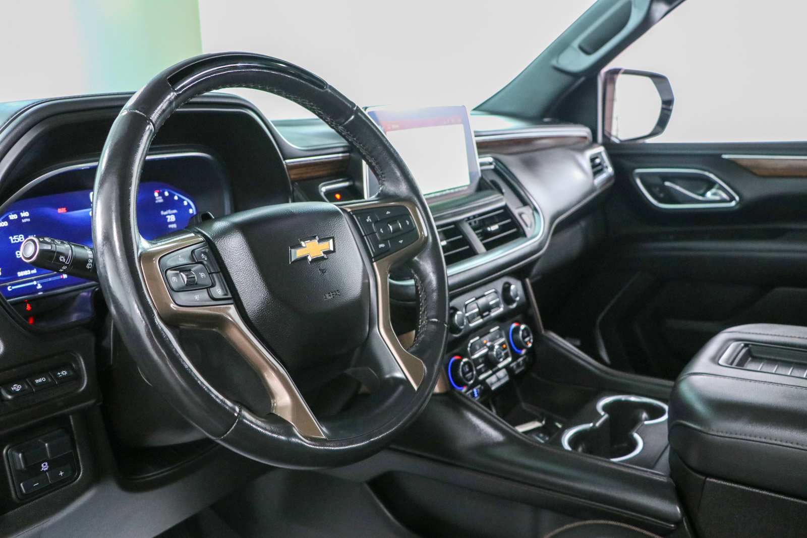 Used 2023 Chevrolet Tahoe High Country w/ Advanced Technology Package AWD/4WD image 28