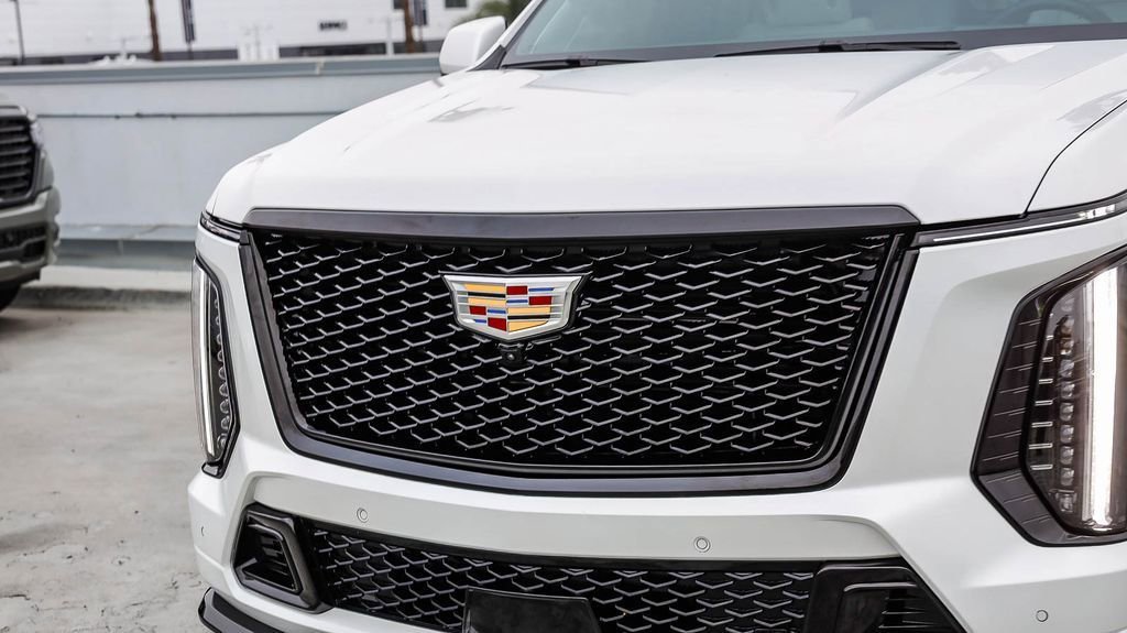 Used 2025 Cadillac Escalade V AWD/4WD image 6