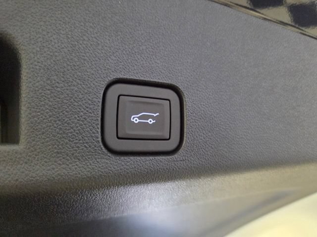 New 2027 Chevrolet Traverse RS w/ LPO, Floor Liner Package FWD image 16