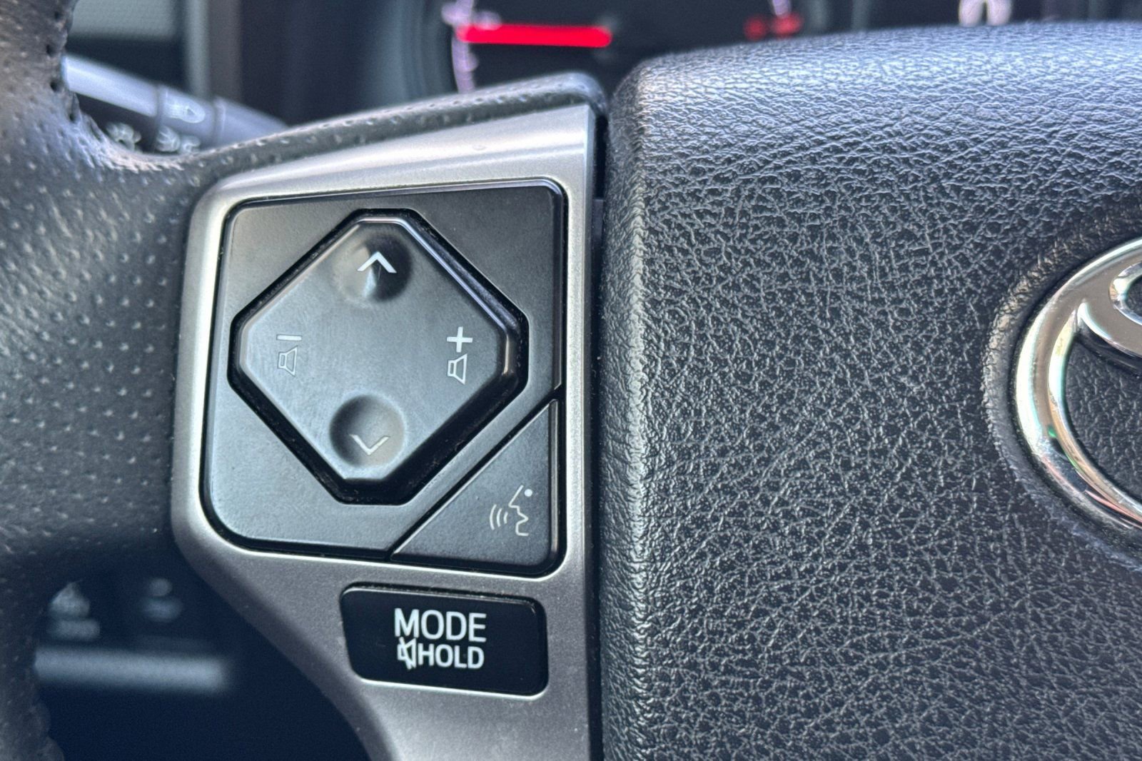Used 2024 Toyota 4Runner SR5 AWD/4WD image 31