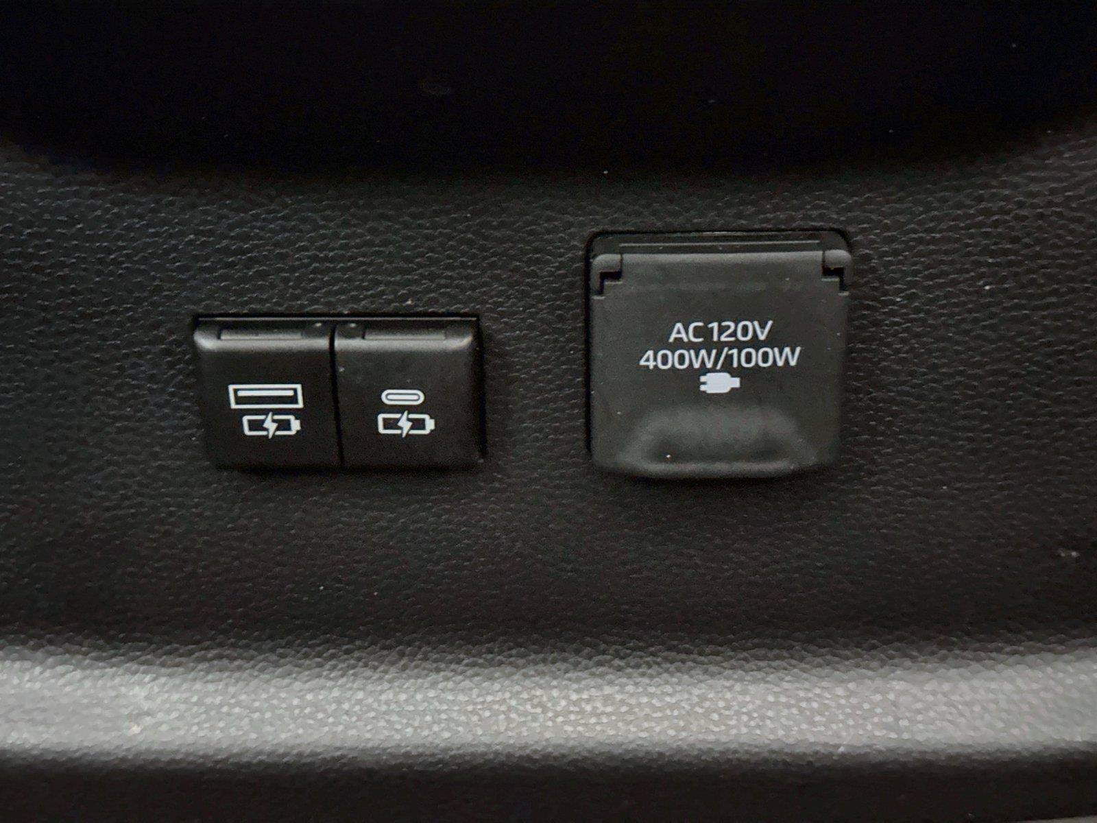 Used 2024 Toyota Tundra Platinum AWD/4WD image 38