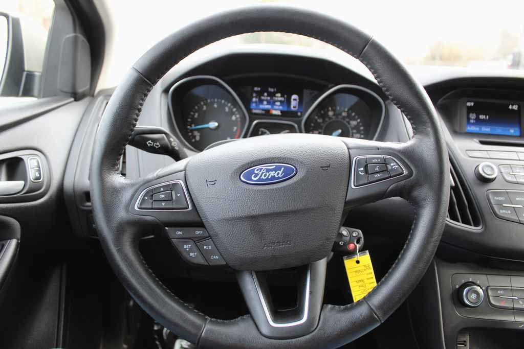 Used 2017 Ford Focus SE w/ Cold Weather Package image 16
