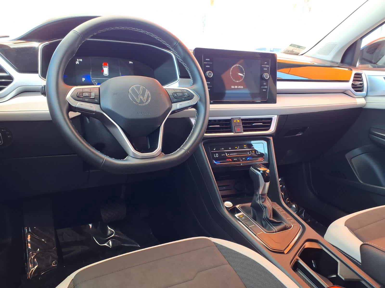 Used 2025 Volkswagen Taos SE FWD image 9