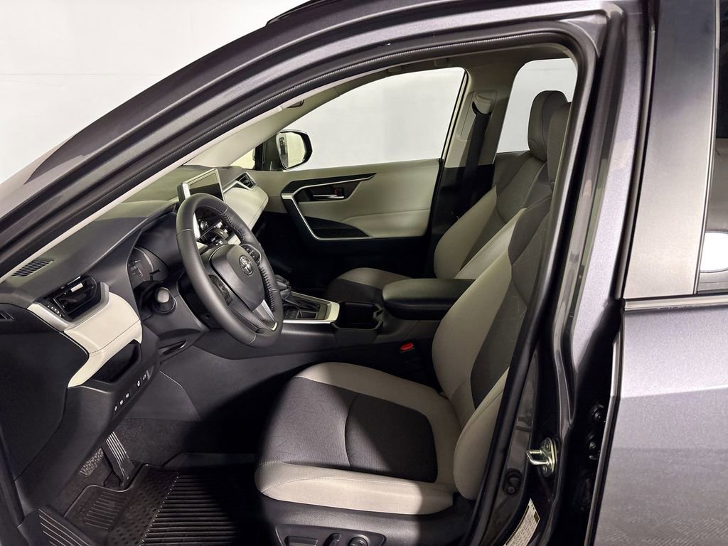 Used 2025 Toyota RAV4 XLE w/ Convenience Package image 11