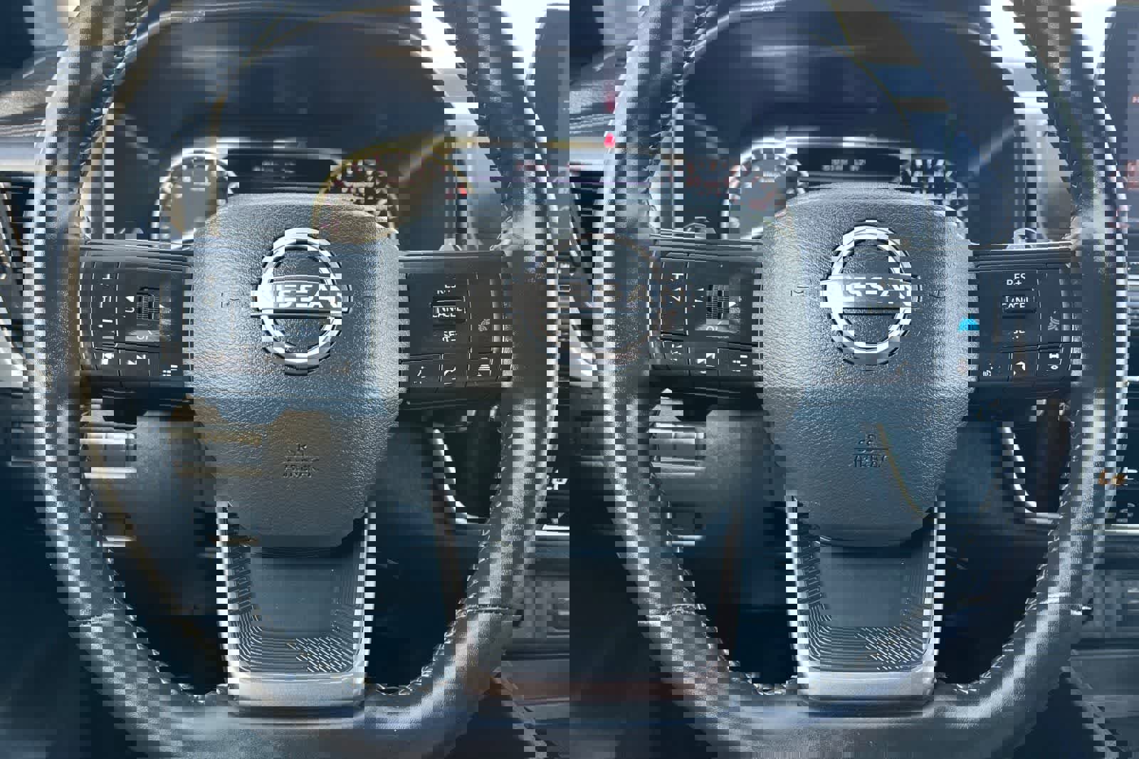 Certified 2025 Nissan Rogue SV image 28