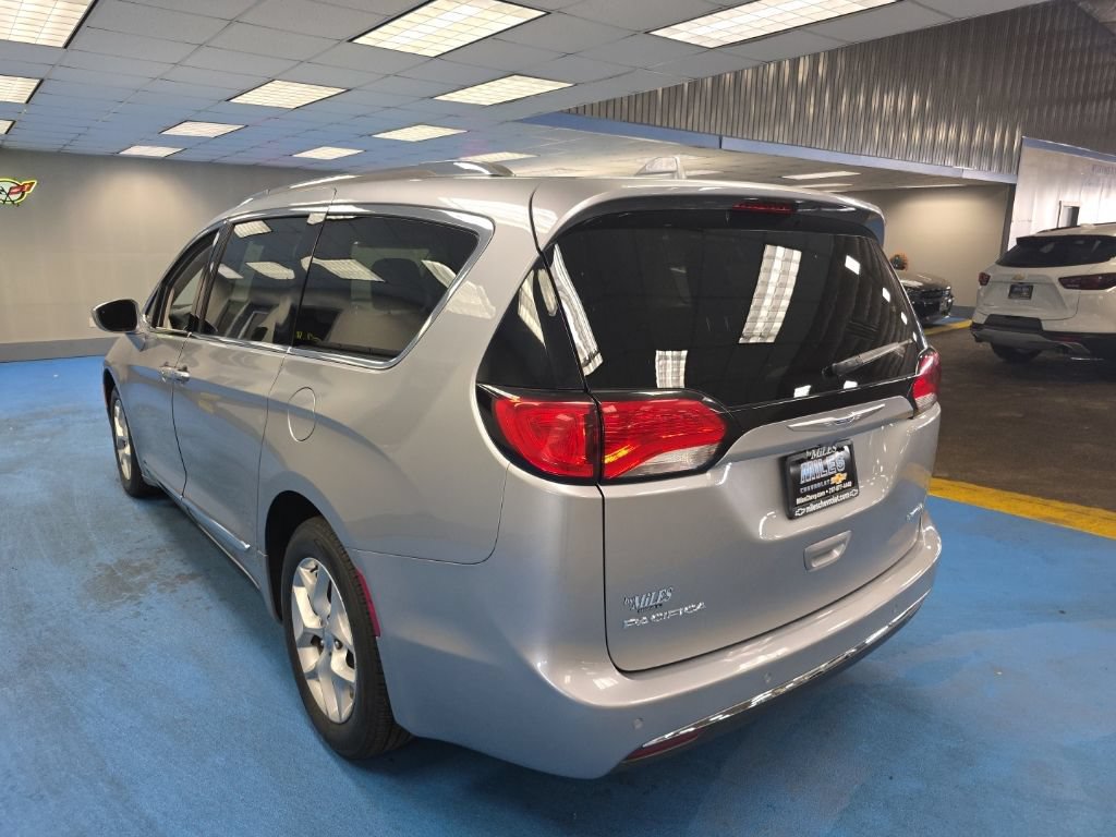 Used 2020 Chrysler Pacifica Limited FWD image 12