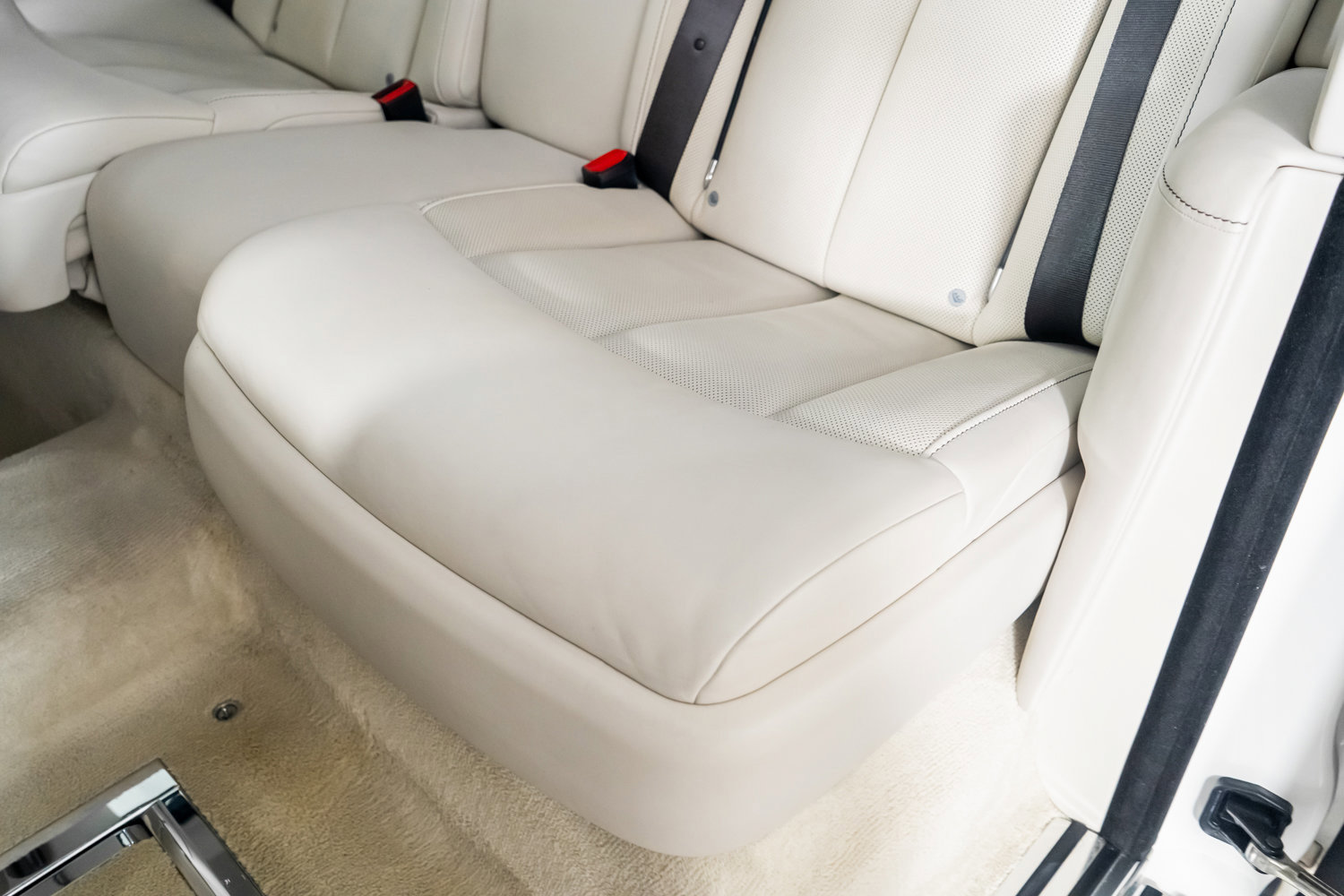 Used 2019 Rolls-Royce Phantom Sedan image 36