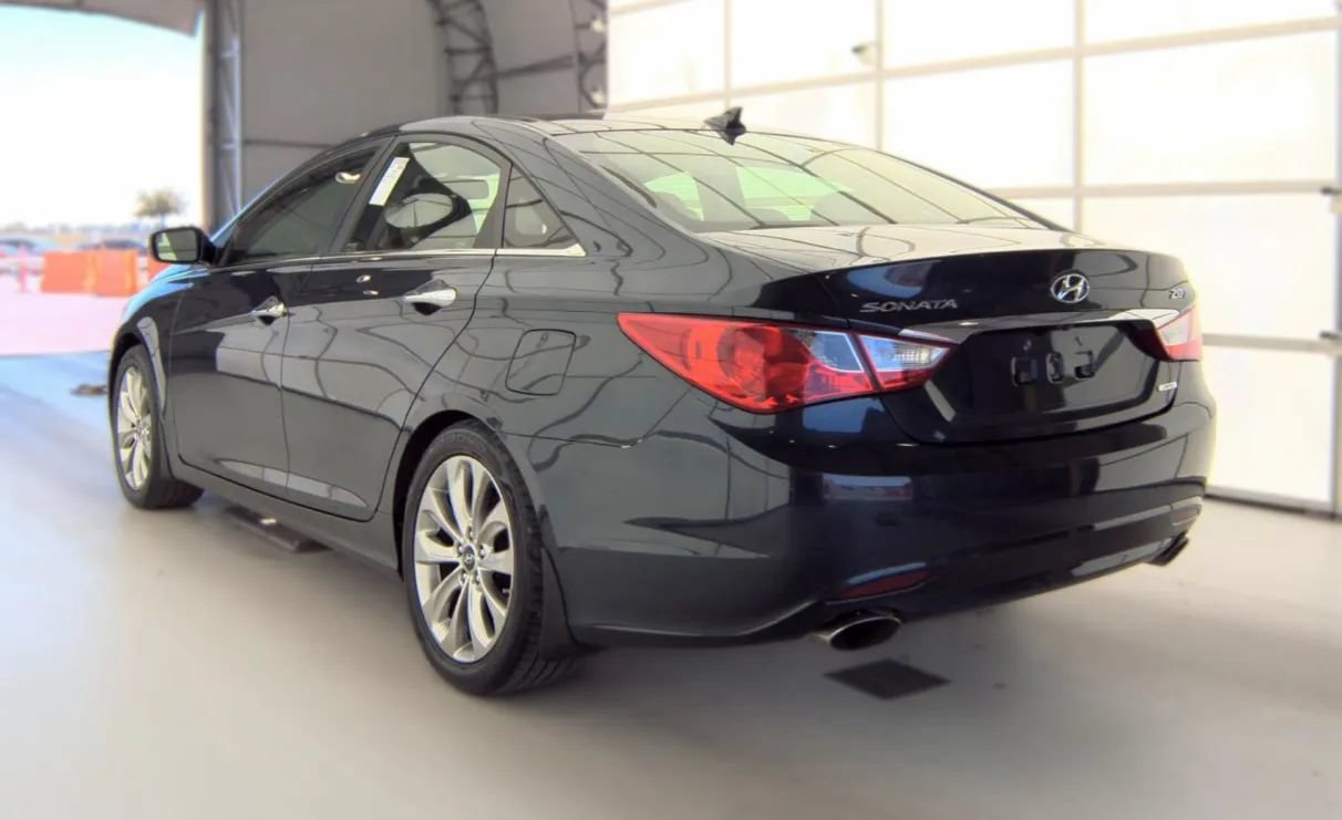 Used 2012 Hyundai Sonata Limited w/ Navigation Pkg FWD image 4