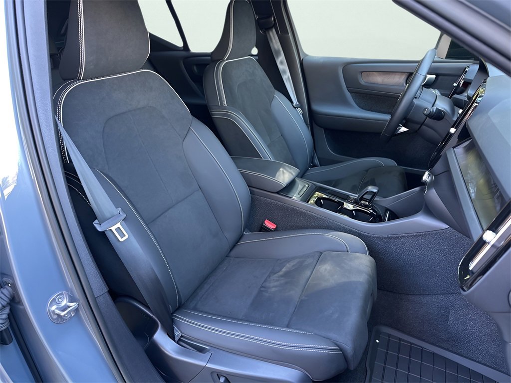 Used 2023 Volvo XC40 Recharge Plus image 16