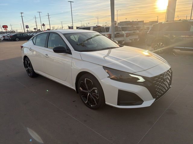 New 2025 Nissan Altima 2.5 SR w/ SR Premium Package image 3