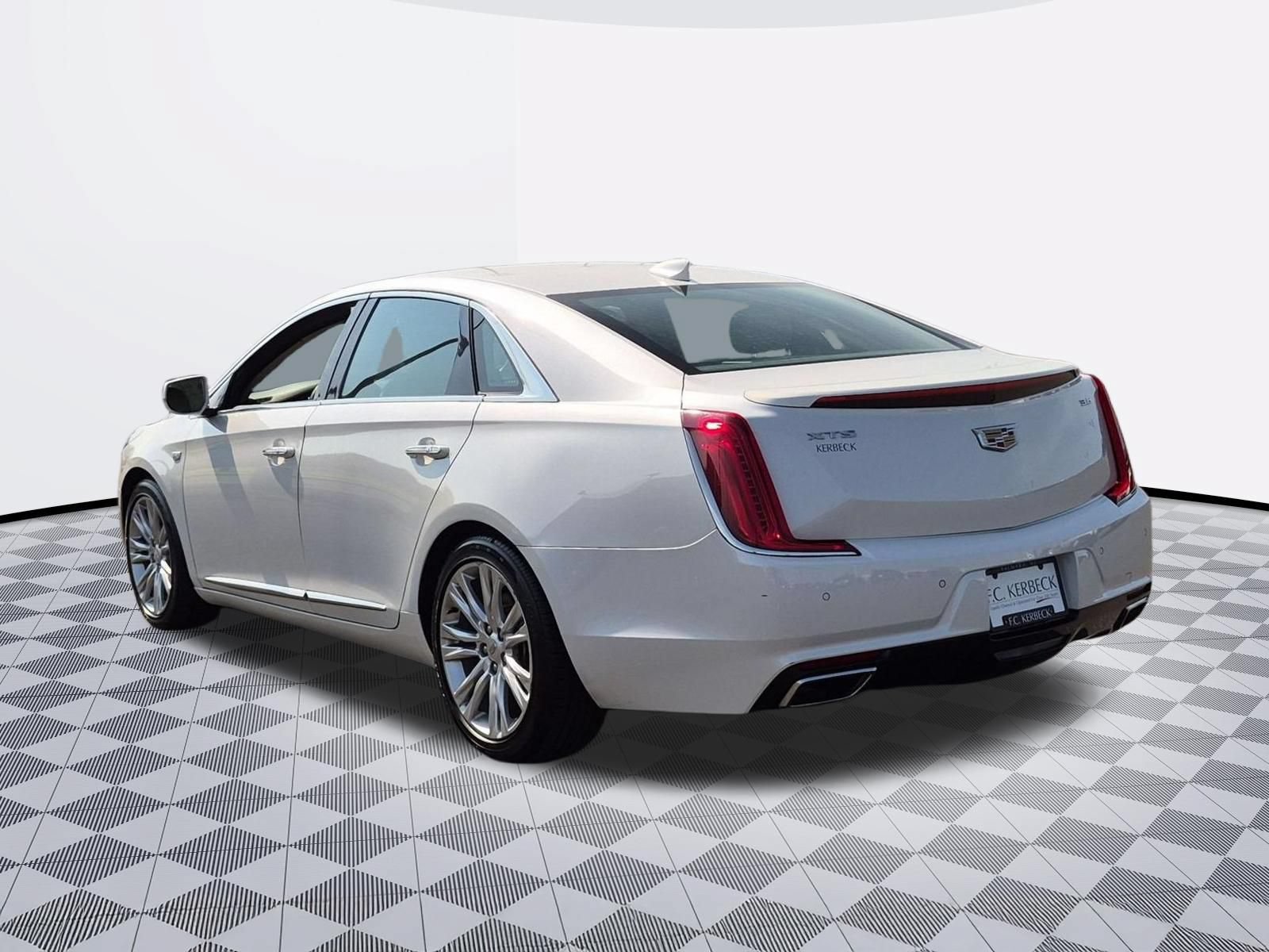 Certified 2018 Cadillac XTS Luxury FWD image 5
