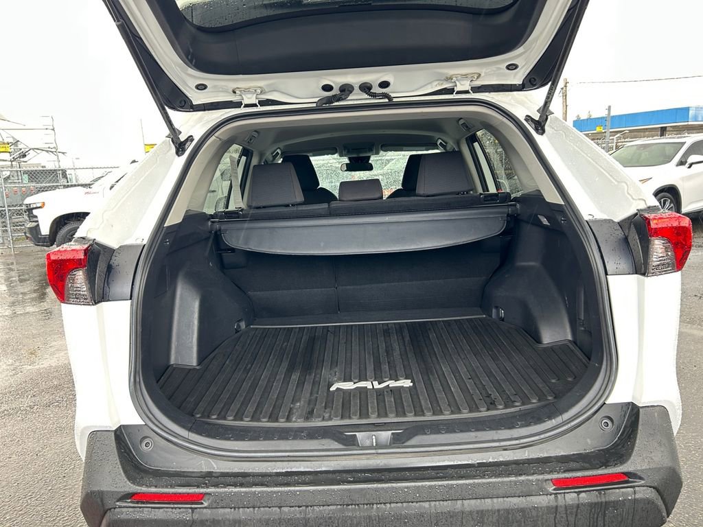 Used 2021 Toyota RAV4 LE image 24