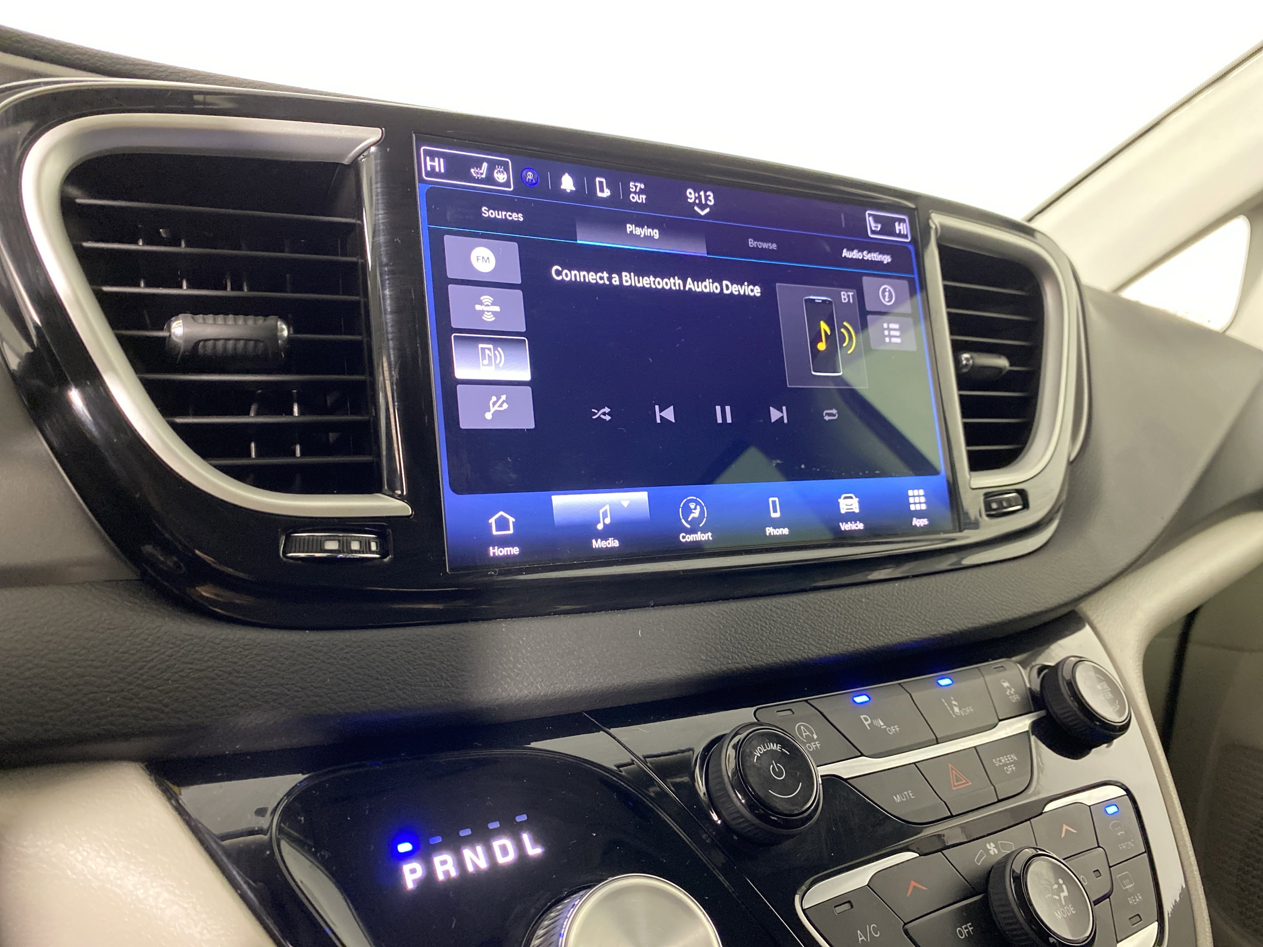 Used 2024 Chrysler Pacifica Touring-L image 2