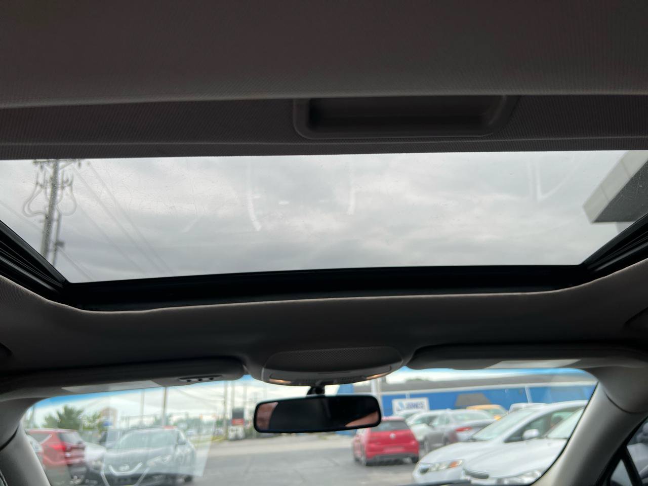 Used 2013 Lincoln MKZ FWD image 17