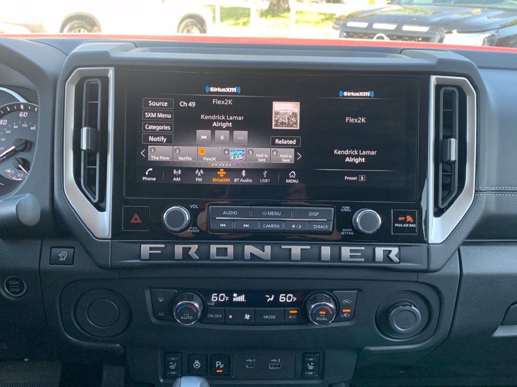Used 2025 Nissan Frontier SV w/ SV Convenience Package RWD image 16