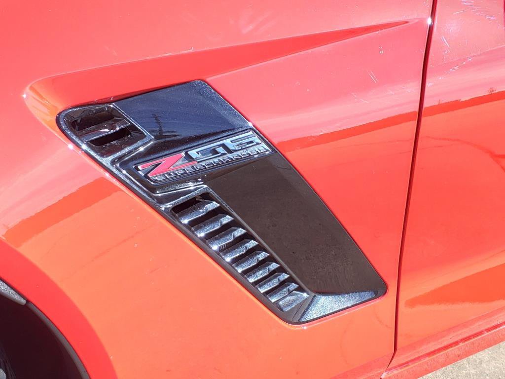 Used 2016 Chevrolet Corvette Z06 w/ 3LZ Preferred Equipment Group RWD image 8