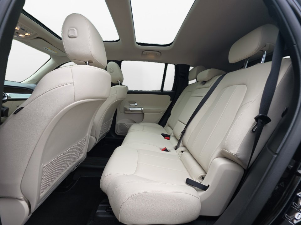 Used 2023 Mercedes-Benz GLB 250 4MATIC image 16