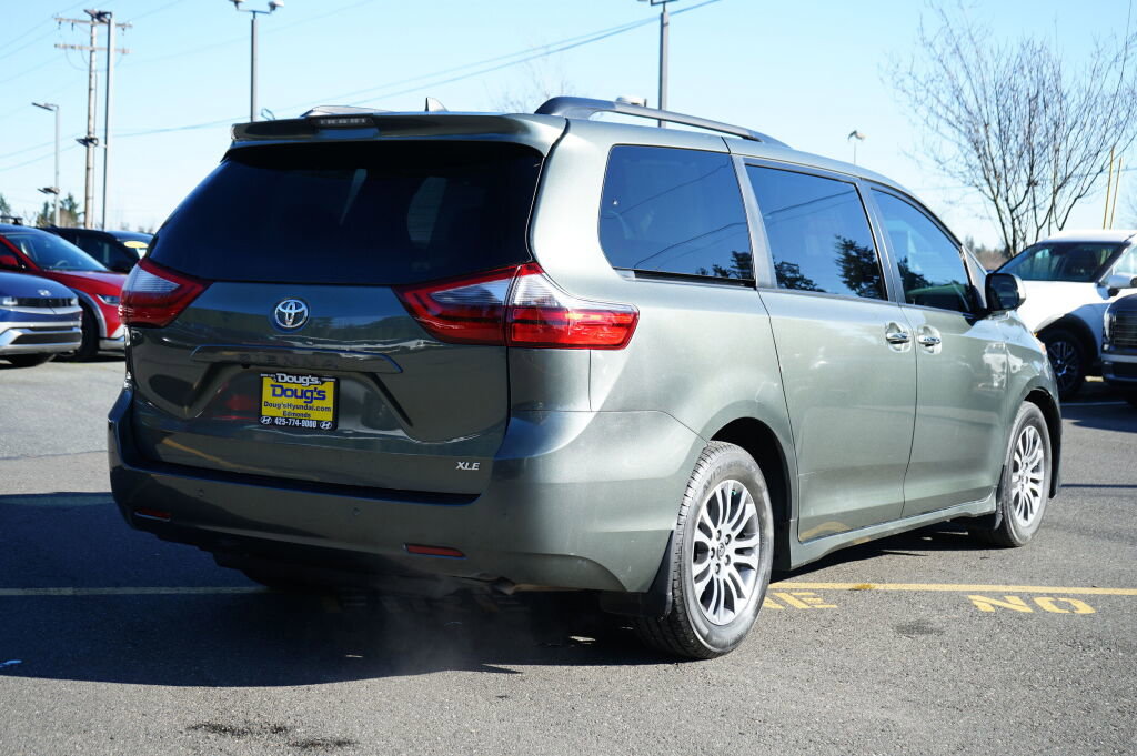 Used 2020 Toyota Sienna XLE w/ XLE Navigation Package image 6