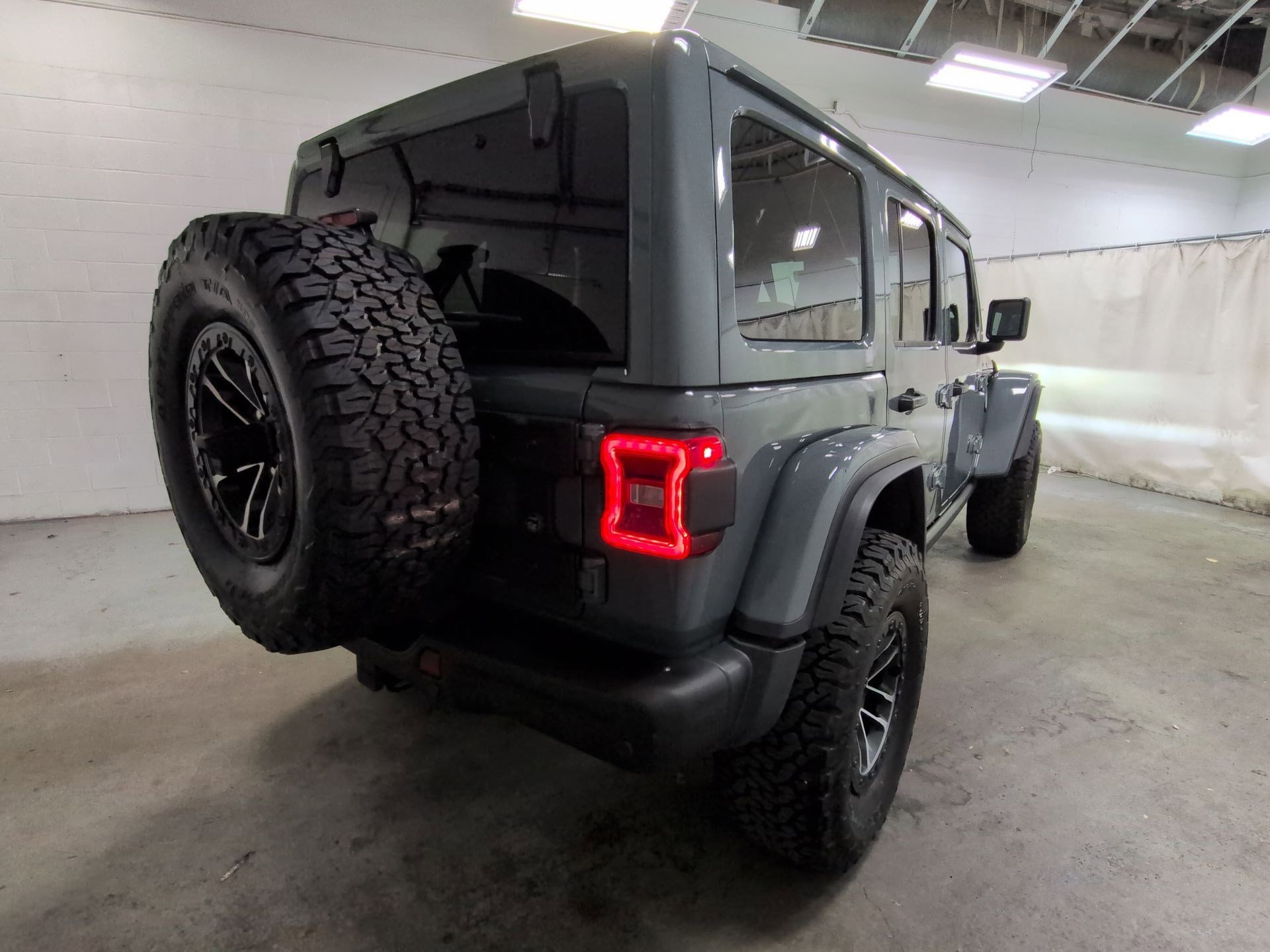 Certified 2025 Jeep Wrangler Unlimited Rubicon image 3