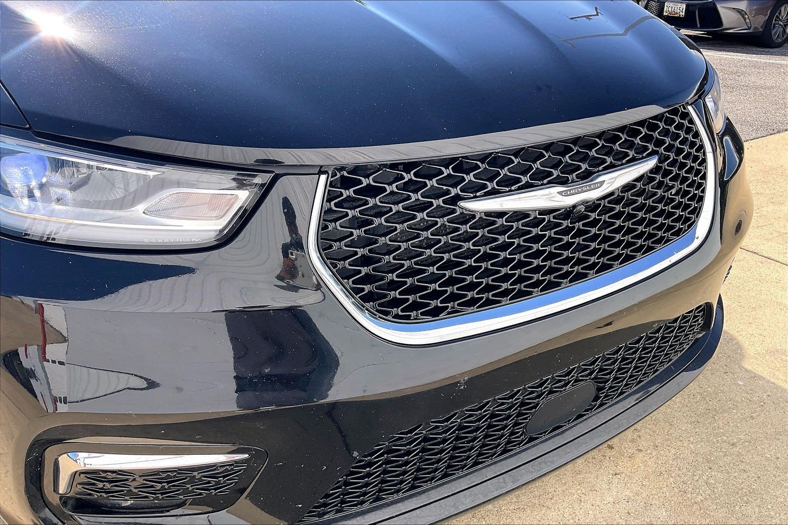 Used 2024 Chrysler Pacifica Touring-L FWD image 35