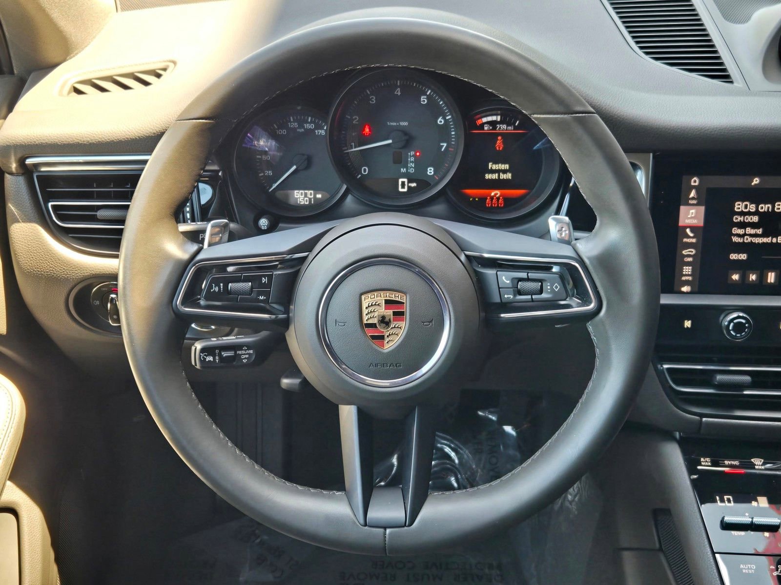 Certified 2025 Porsche Macan AWD/4WD image 15